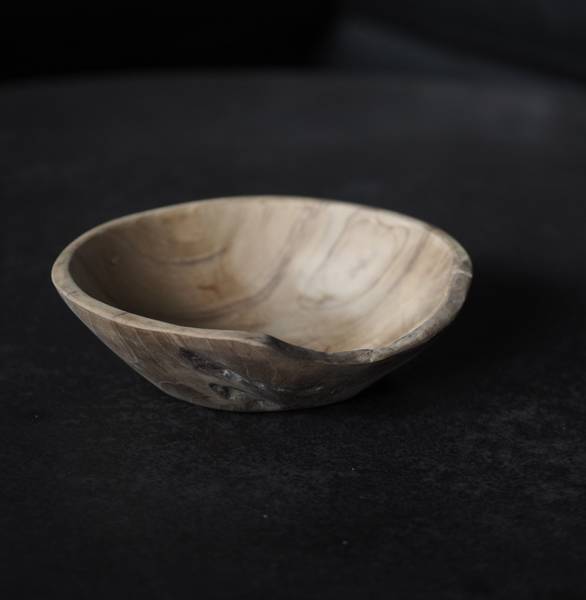 Utskåret teakfat, trefat.